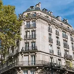 Amazing View 2Bd Apartment Montmartre!